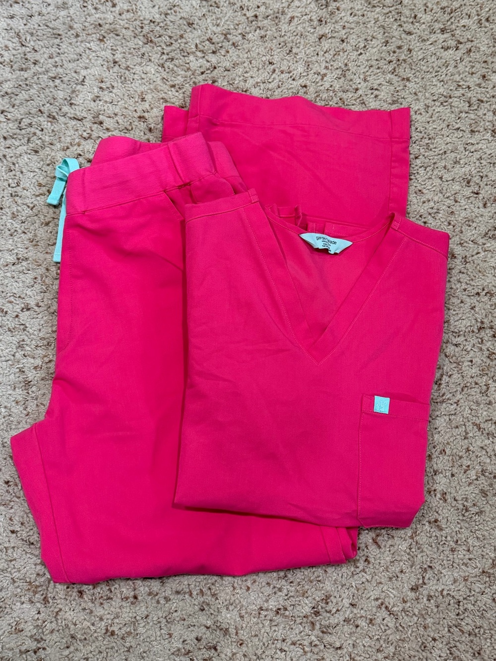 Garde- Malade scrubs set. Pink crush, medium.